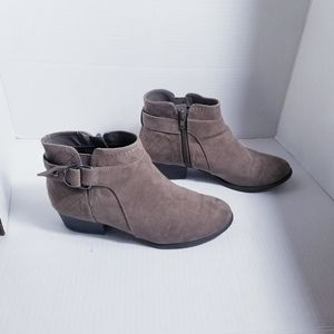 UNISA TAUPE BROWN ANKLE BOOTS WITH HEEL ZIPPER ON INNER SIDE SIZE 7